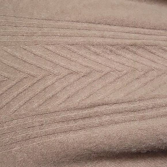 Isaac Mizrahi Live! 100% Thick Cashmere Tan Cable Knit Chevron Cardigan - Picture 8 of 9